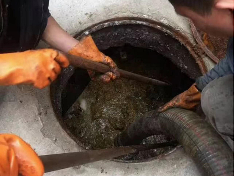 果洛清理化粪池时如何避免沼气的危害?